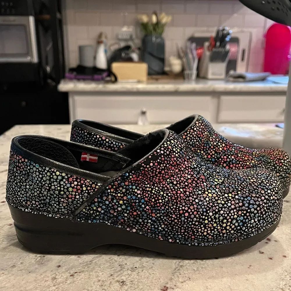 Sanita Coral Multi Womans Clogs sz 37 or US 6 EUC